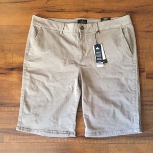 AEO Twill Skinny Bermuda Shorts